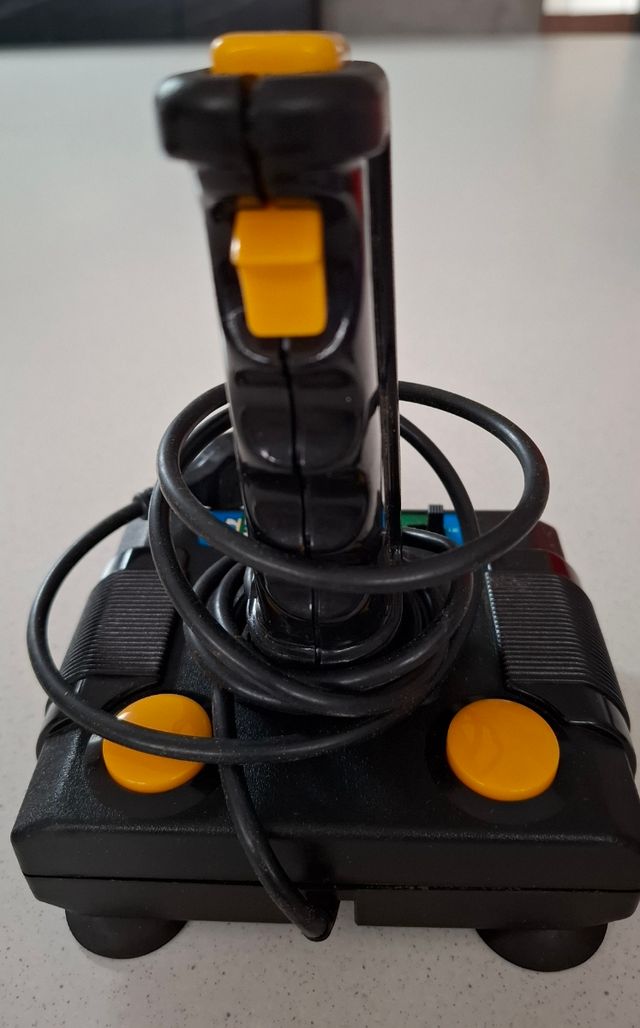 Joystick a fuoco rapido per Commodore