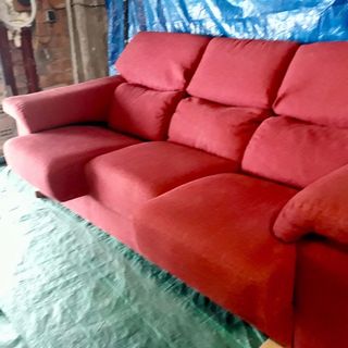 SOFÁ 3 PLAZAS GRANATE. EXCELENTE ESTADO
