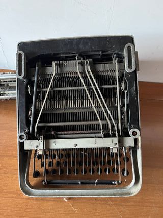 Macchina da scrivere Olivetti Lexikon 80 restauro