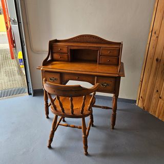 Buró con silla (opción de mesa auxiliar)