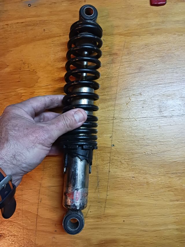 Amortiguador de Yamaha SR250.