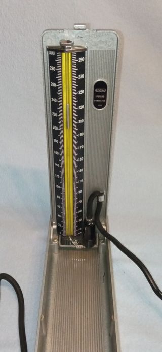 Antiguo tensiómetro años 60.