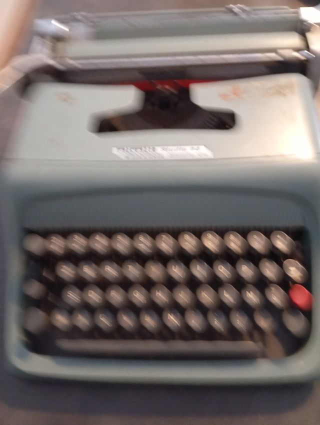 Macchina da scrivere vintage Olivetti studio 44