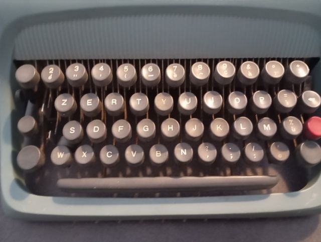 Macchina da scrivere vintage Olivetti studio 44