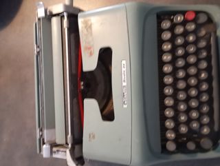 Macchina da scrivere vintage Olivetti studio 44