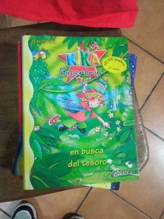 Kika Superbruja y la aventura espacial (Kika Superbruja / Kika Superwitch) (Spanish Edition)