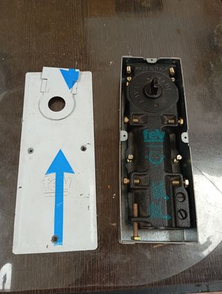 Freno para puerta de cristal.