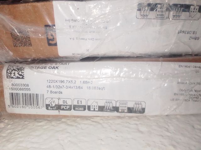 Suelo vinilico WICANDERS  modelo 80003308 en cajas