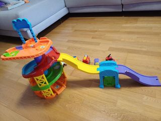 Garaje tuc tuc con 5 coches