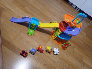 Garaje tuc tuc con 5 coches