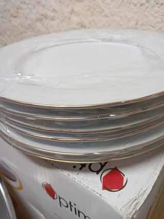 N.6 piatti piani in ceramica 