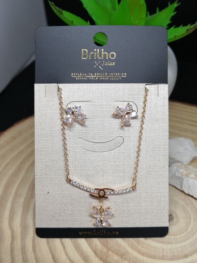 NUEVO, Juego de collar y aretes para Damas