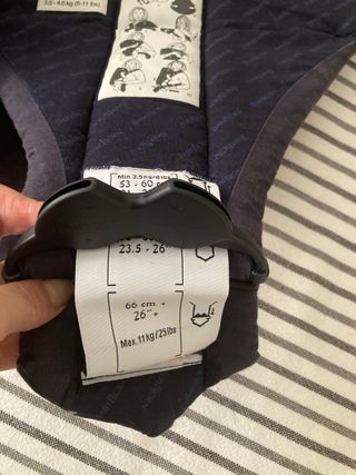 Mochila portabebés babybjörj tres posiciones.