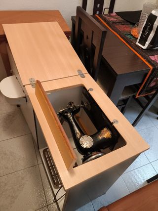 Maquina de Coser Singer en Mueble