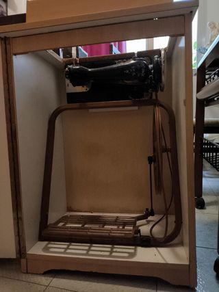 Maquina de Coser Singer en Mueble