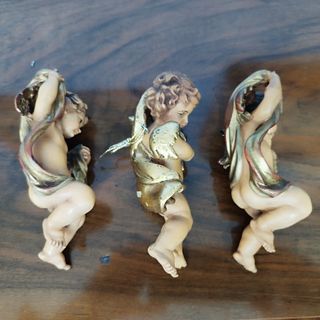 Tris di angeli in legno artigianali