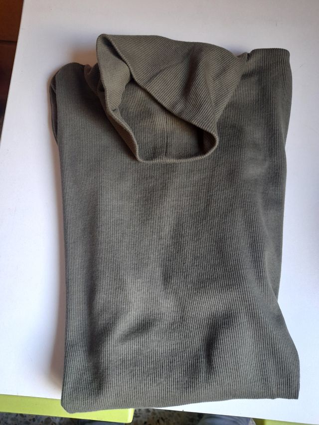 SUÉTER CHICO CUELLO ALTO