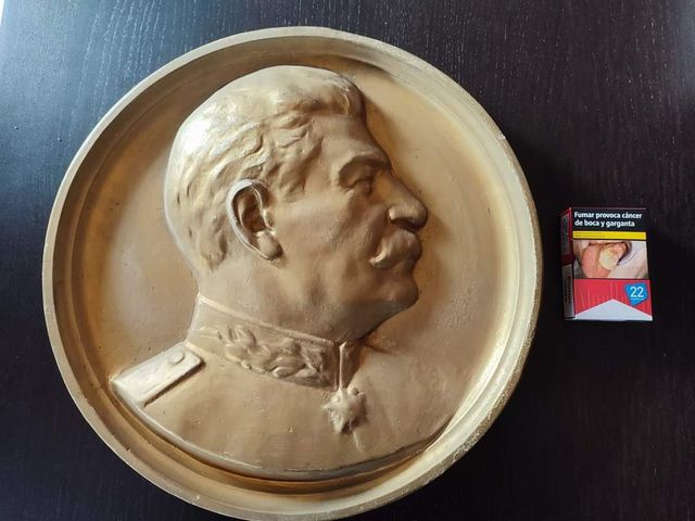 Bajo relieve Stalin