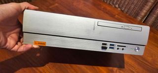 Torre de ordenador Lenovo IdeaCentre + teclado y r