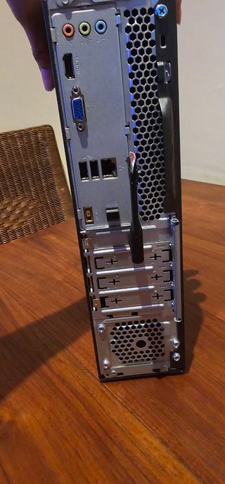 Torre de ordenador Lenovo IdeaCentre + teclado y r