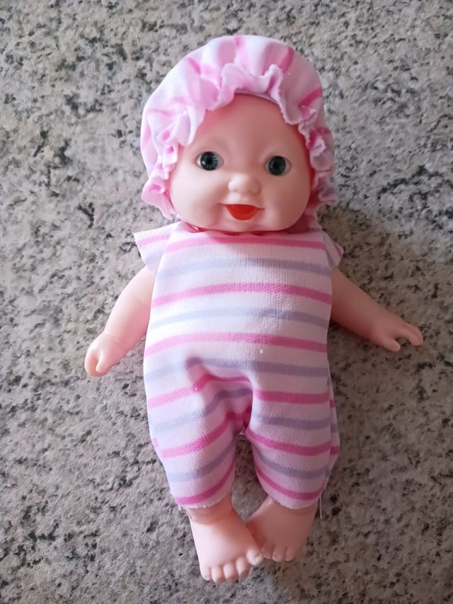 Bambolina movibile in vinile con orsetto