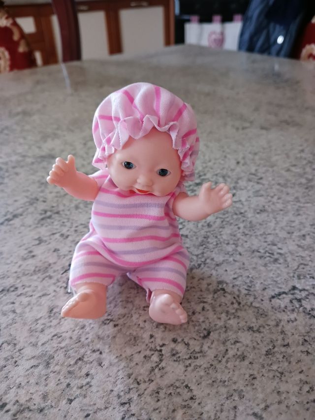 Bambolina movibile in vinile con orsetto