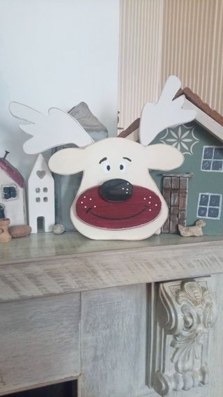 Renna in legno fuori porta