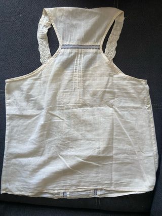 Camiseta de tirantes con bordados
