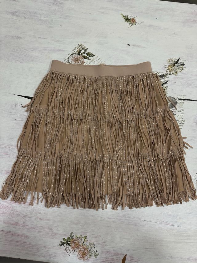 Mini falda flecos y mini tachuelitas