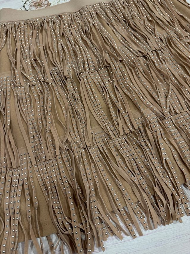 Mini falda flecos y mini tachuelitas