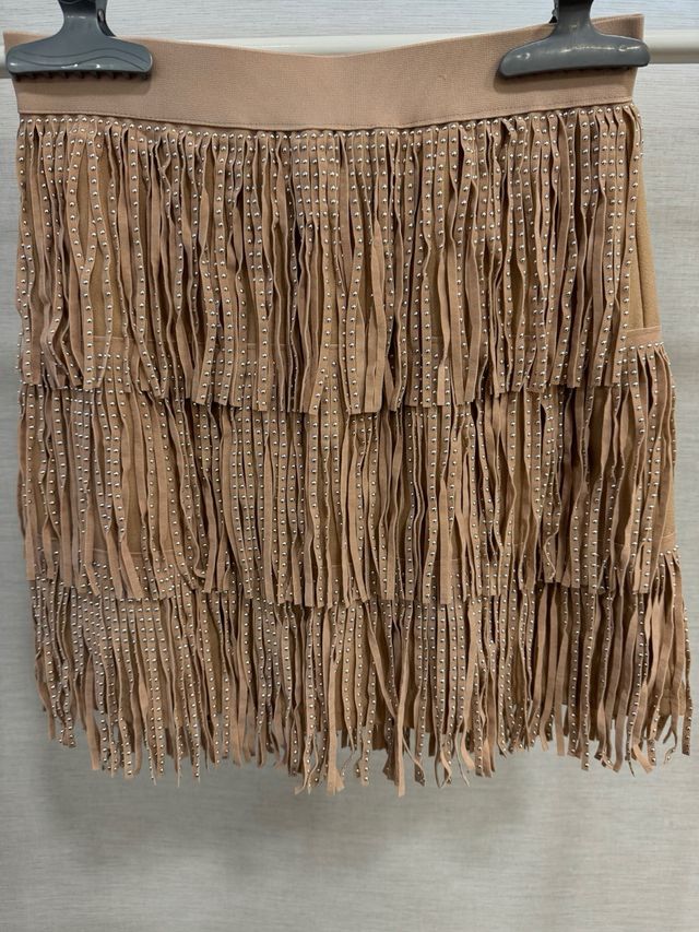 Mini falda flecos y mini tachuelitas