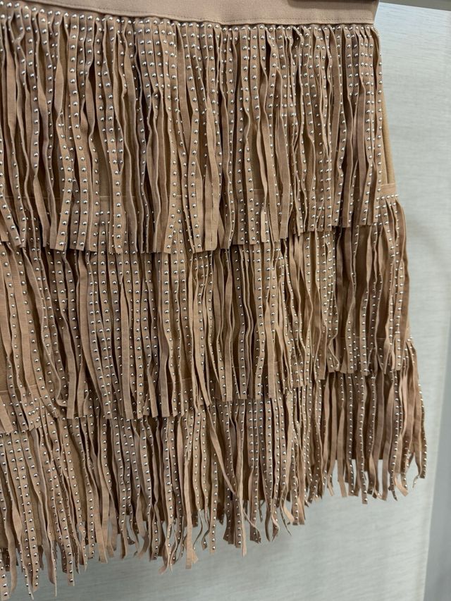 Mini falda flecos y mini tachuelitas