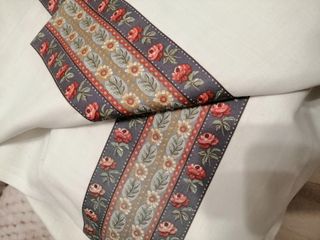 Tenda in cotone bianca con bordo