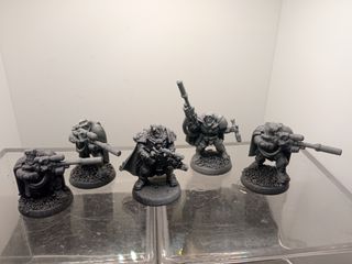 Sergente Thelion con esploratori. Warhammer 40.000