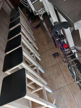 TABURETES ALTOS DE BAR O BARRA DE BAR