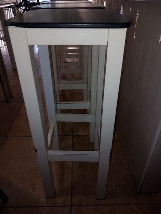 TABURETES ALTOS DE BAR O BARRA DE BAR