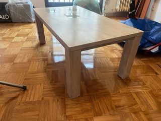 Mesa accesoria de salón