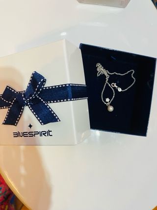 Collana in argento con perla.