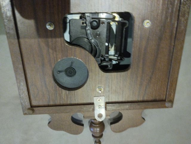 Relógio de parede em madeira. 50€