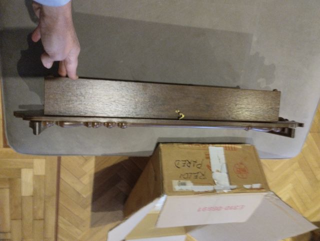 Relógio de parede em madeira. 50€