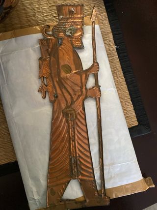 Reproducciones en cobre de arqueros persas