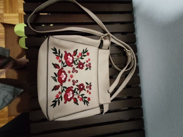 Bolso de hombro bordado