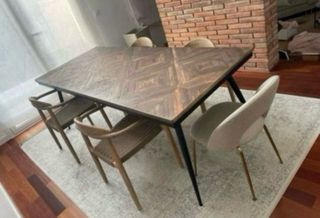 MESA DE COMEDOR DE DISEÑO