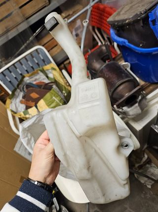 Serbatoio acqua tergivetri