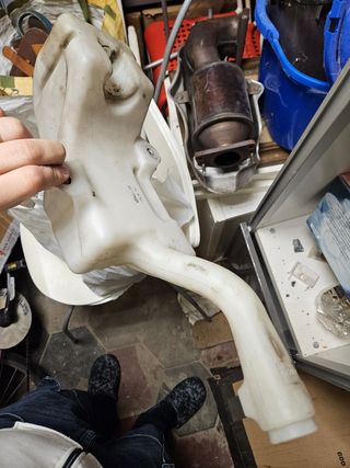 Serbatoio acqua tergivetri