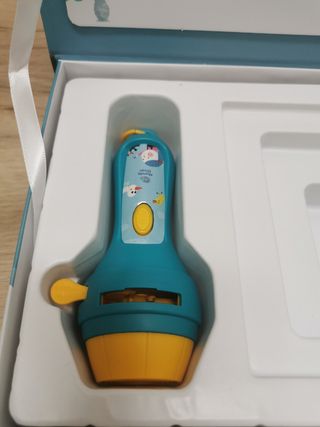 Libro de cuentos con linterna NUEVO