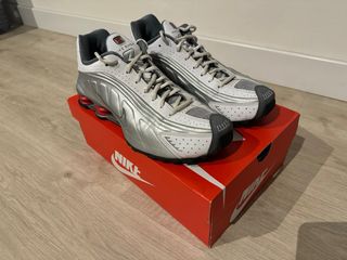 nike shox r4 metallic silver comet red