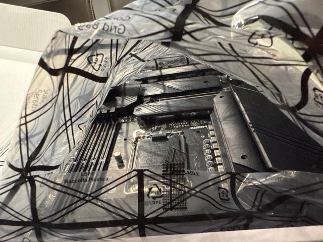 Placa base MSI Tomahawk Z790 Wifi