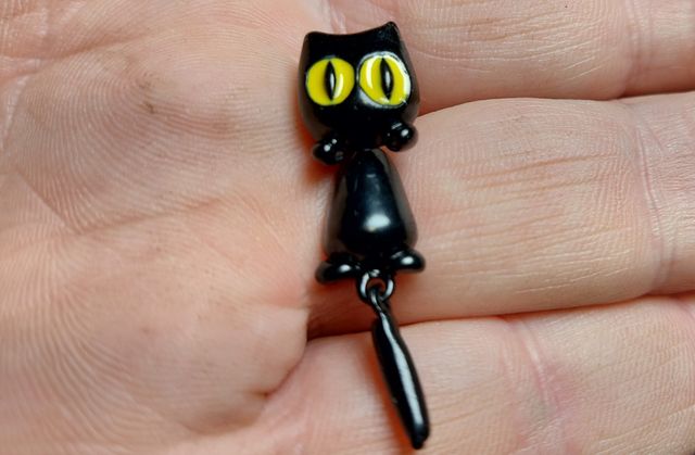 Pendientes gatos negros