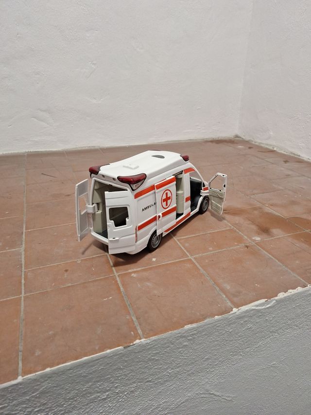 Ambulancia de juguete